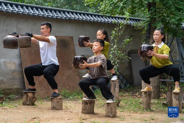 江苏邳州：一个父亲三个娃 掀起村里武术热