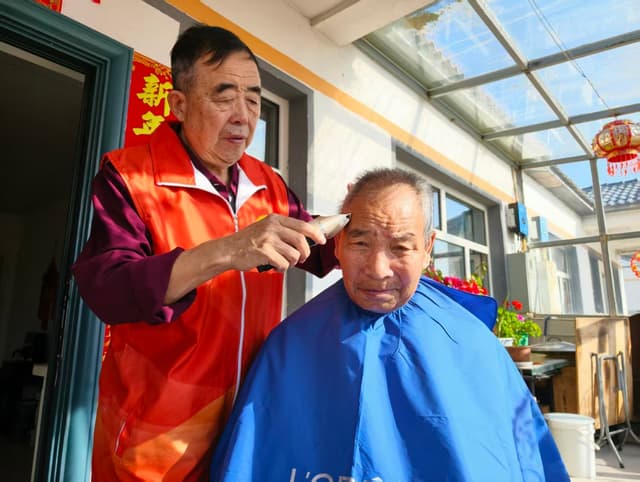 内蒙古赤峰市林西县南街服务站:七公里义剪 七公里的爱