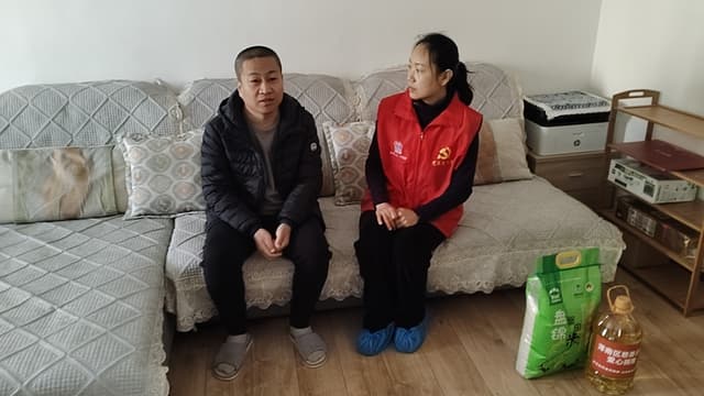 沈阳市浑南区双羊社区:节前慰问送关怀 隐患排查保平安