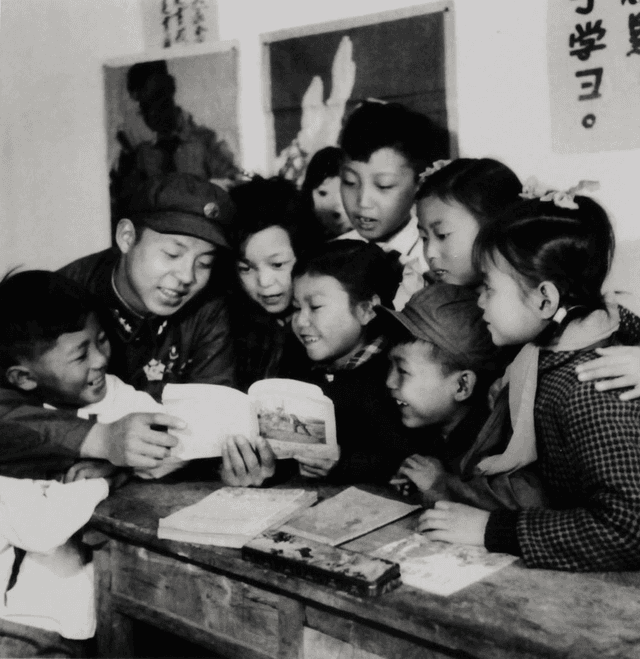 “我和雷锋叔叔照过相” 暖流穿越六十年寻访照片上的“孩子”