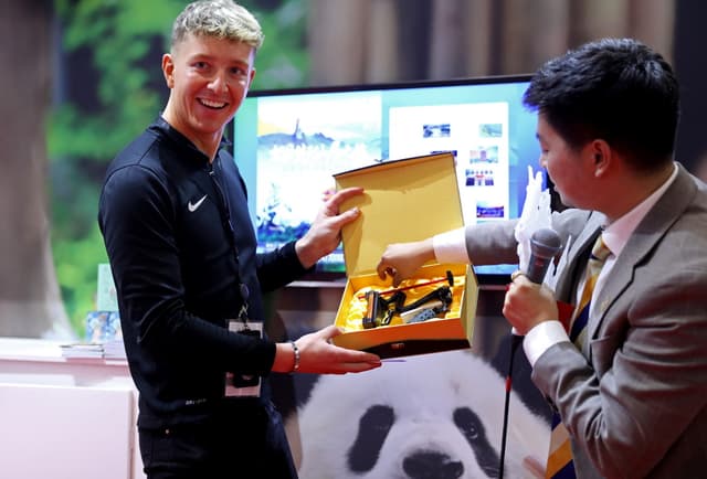 “你好!中国”旅游形象亮相伦敦世界旅游交易会